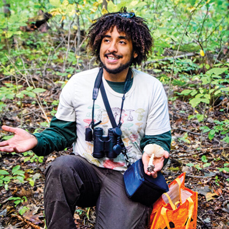 Marcus Rosten teaching a class on fungi